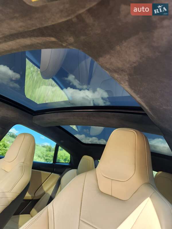 Лифтбек Tesla Model S 2016 в Виннице