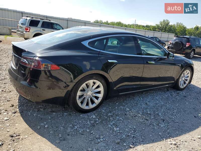 Лифтбек Tesla Model S 2018 в Львове