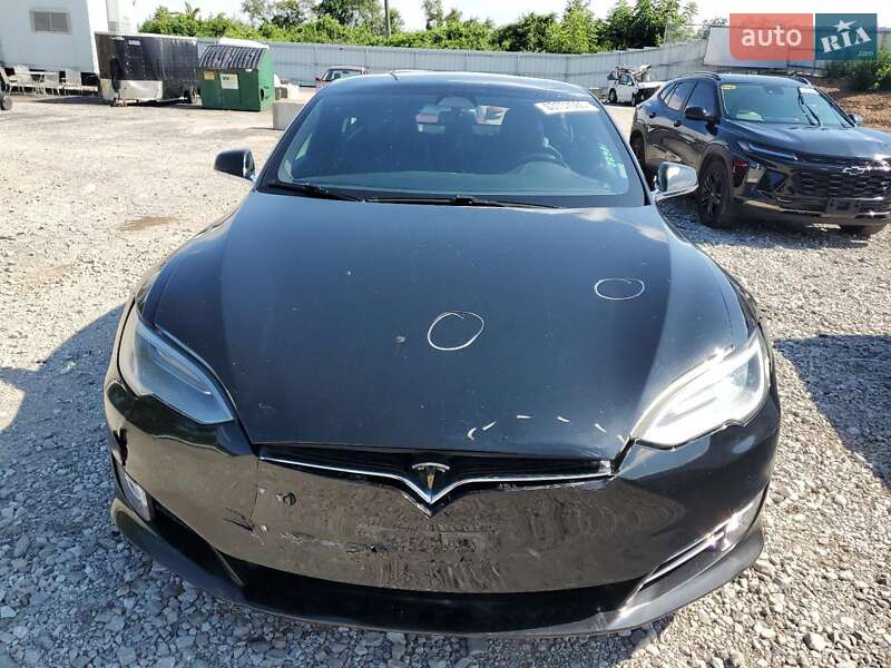 Лифтбек Tesla Model S 2018 в Львове