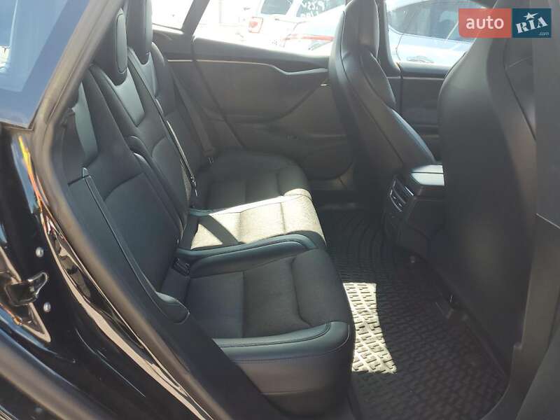 Лифтбек Tesla Model S 2018 в Львове