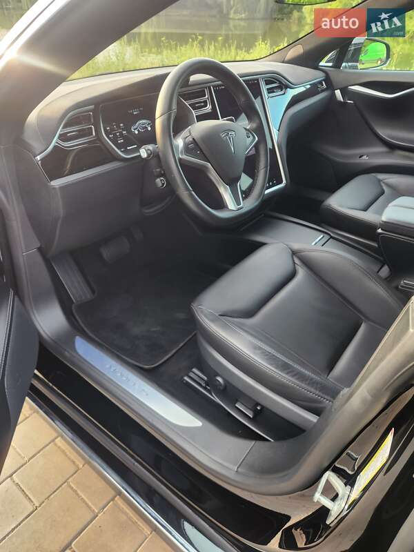 Ліфтбек Tesla Model S 2016 в Вінниці