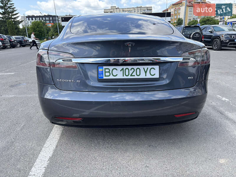 Ліфтбек Tesla Model S 2017 в Львові