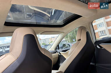 Лифтбек Tesla Model S 2017 в Львове