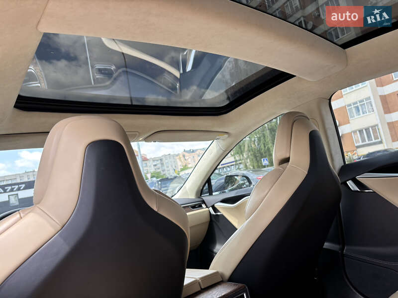 Ліфтбек Tesla Model S 2017 в Львові