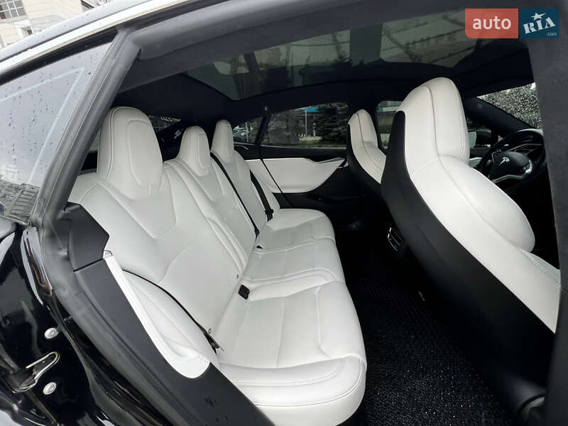 Ліфтбек Tesla Model S 2017 в Харкові