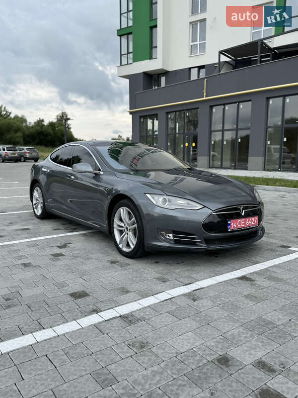 Лифтбек Tesla Model S 2013 в 