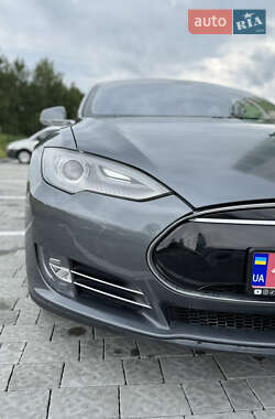 Лифтбек Tesla Model S 2013 в 