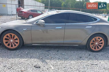 Лифтбек Tesla Model S 2016 в 