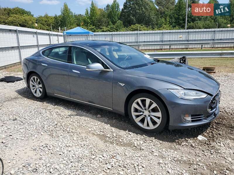 Ліфтбек Tesla Model S 2014 в Львові