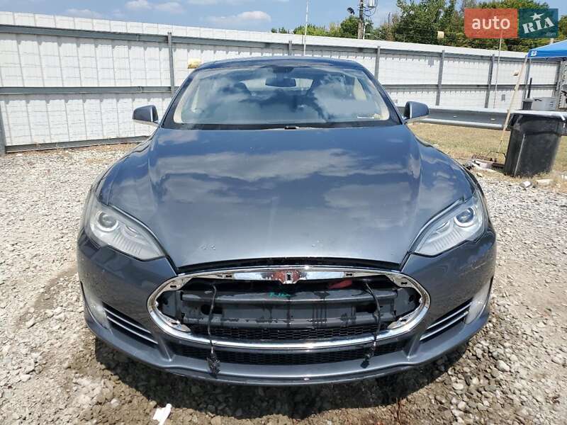 Ліфтбек Tesla Model S 2014 в Львові