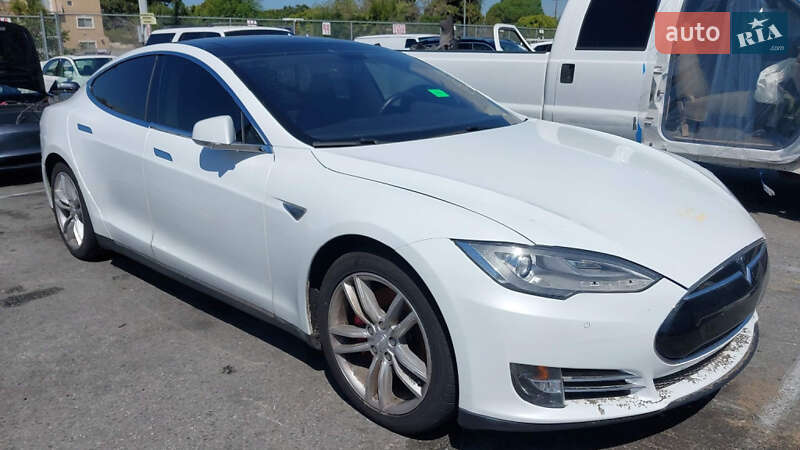 Tesla Model S 2014