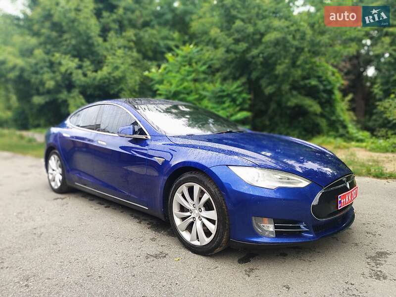 Лифтбек Tesla Model S 2016 в Киеве