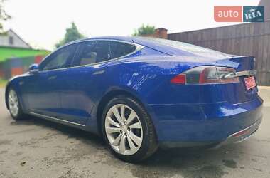 Лифтбек Tesla Model S 2016 в 