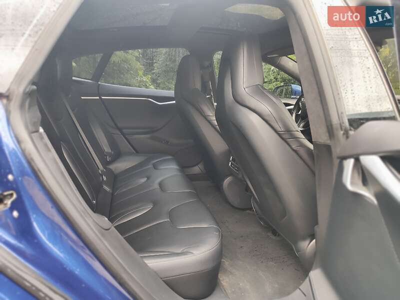 Лифтбек Tesla Model S 2016 в Киеве