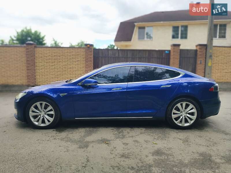 Лифтбек Tesla Model S 2016 в Киеве