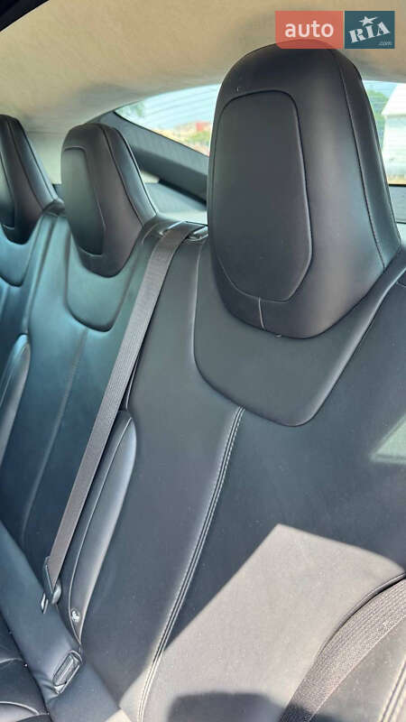 Ліфтбек Tesla Model S 2015 в Одесі