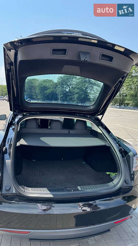 Ліфтбек Tesla Model S 2015 в Одесі