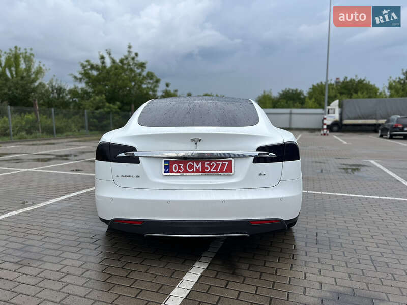 Лифтбек Tesla Model S 2014 в Дубно