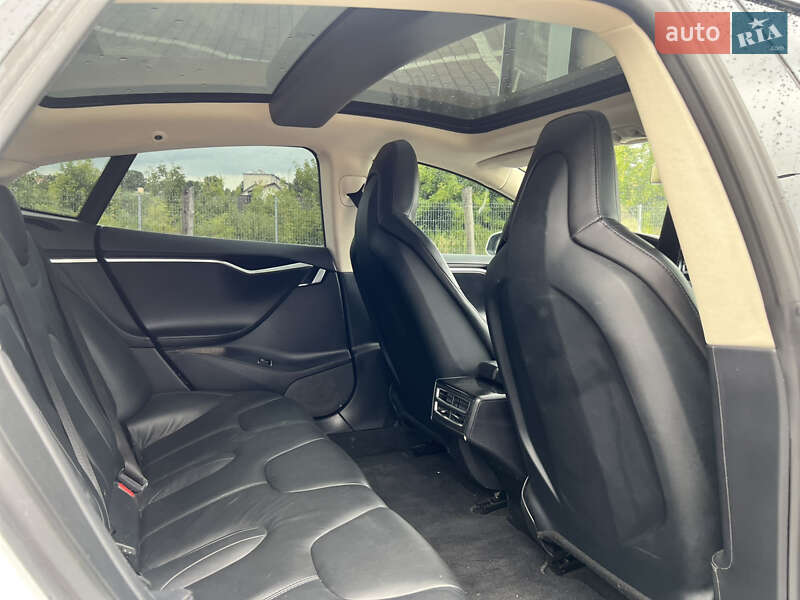 Лифтбек Tesla Model S 2014 в Дубно