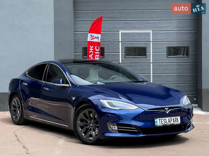Лифтбек Tesla Model S 2018 в Киеве