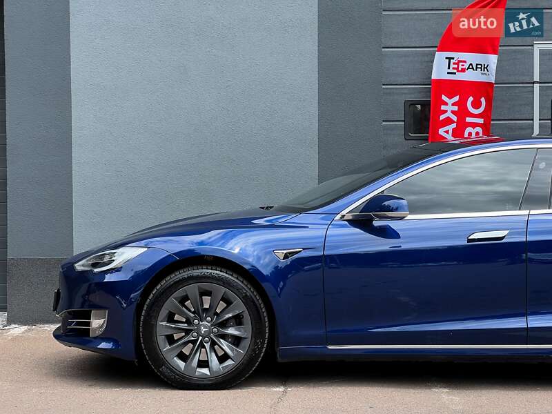 Лифтбек Tesla Model S 2018 в Киеве