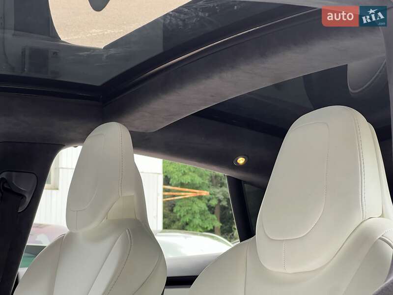 Лифтбек Tesla Model S 2018 в Киеве