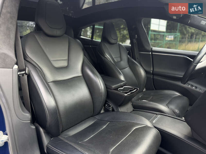 Ліфтбек Tesla Model S 2017 в Івано-Франківську
