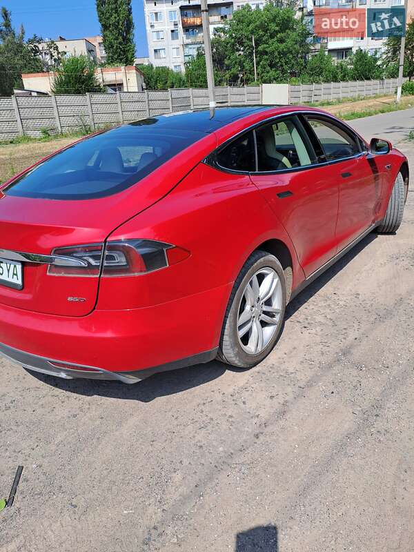 Лифтбек Tesla Model S 2015 в Славянске