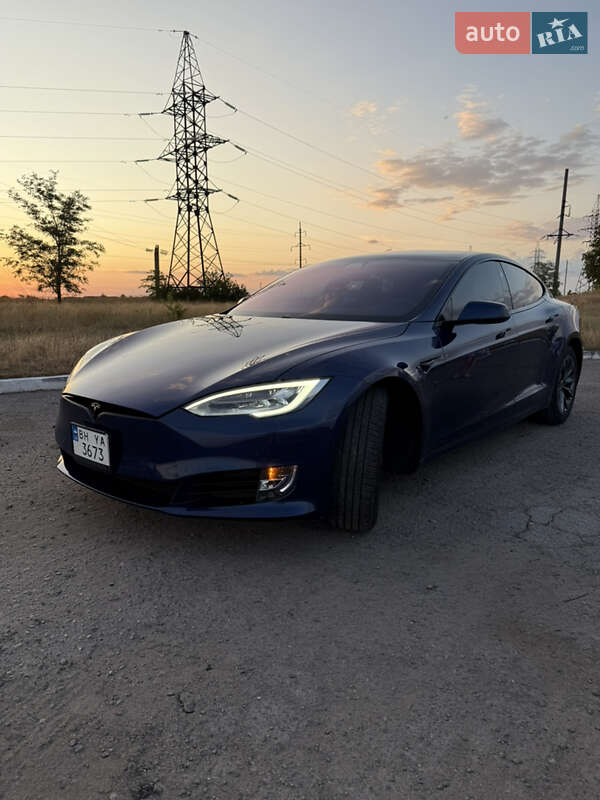 Лифтбек Tesla Model S 2018 в 