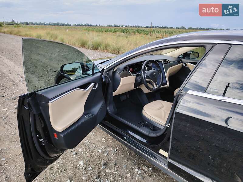Ліфтбек Tesla Model S 2014 в Києві