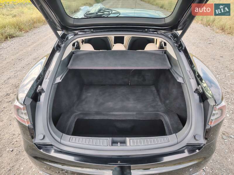 Ліфтбек Tesla Model S 2014 в Києві