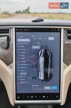 Лифтбек Tesla Model S 2014 в 