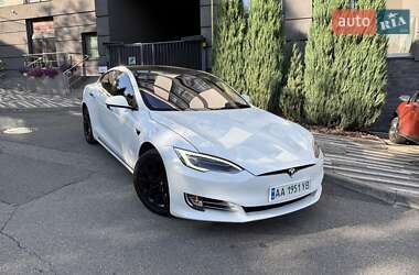 Лифтбек Tesla Model S 2017 в Киеве