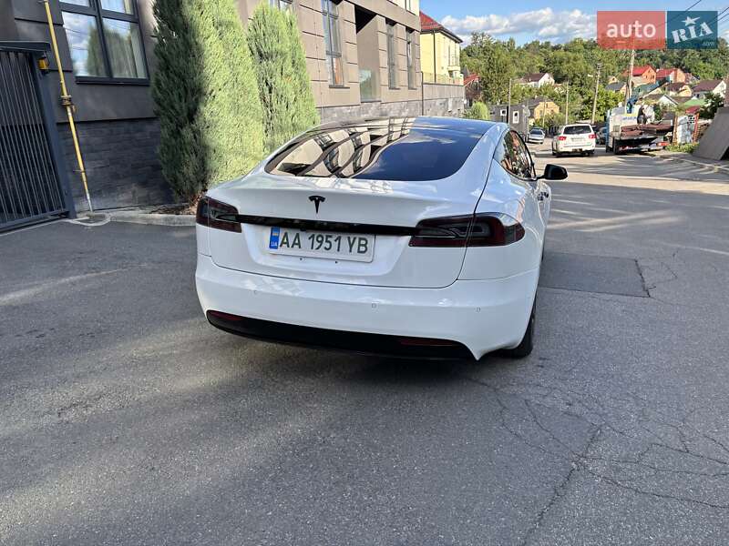 Ліфтбек Tesla Model S 2017 в Києві