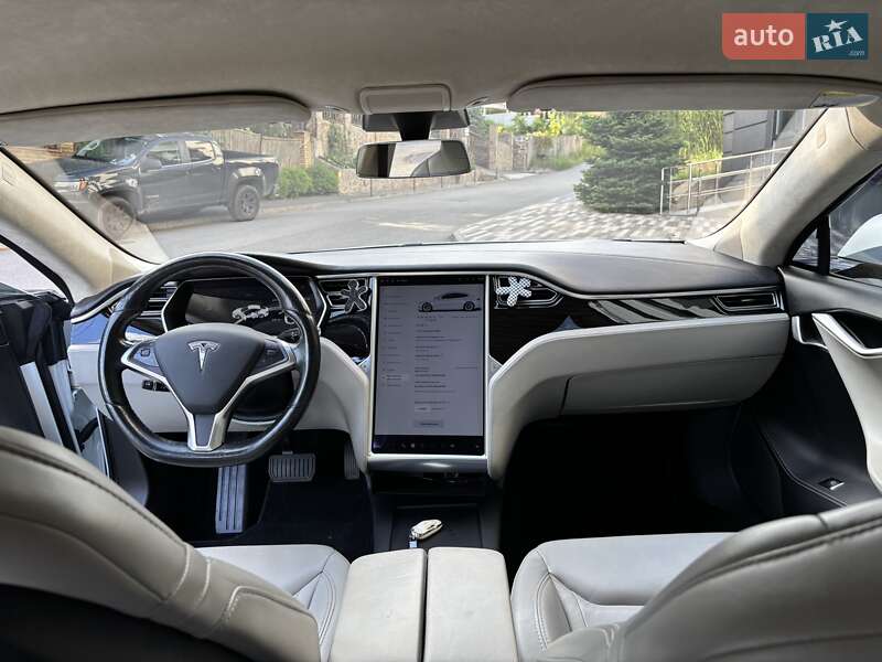 Ліфтбек Tesla Model S 2017 в Києві