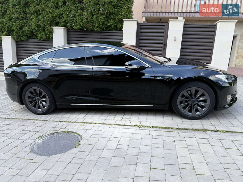 Ліфтбек Tesla Model S 2017 в Львові