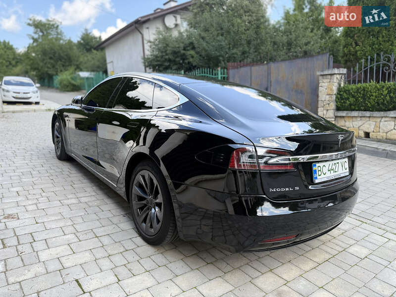 Ліфтбек Tesla Model S 2017 в Львові