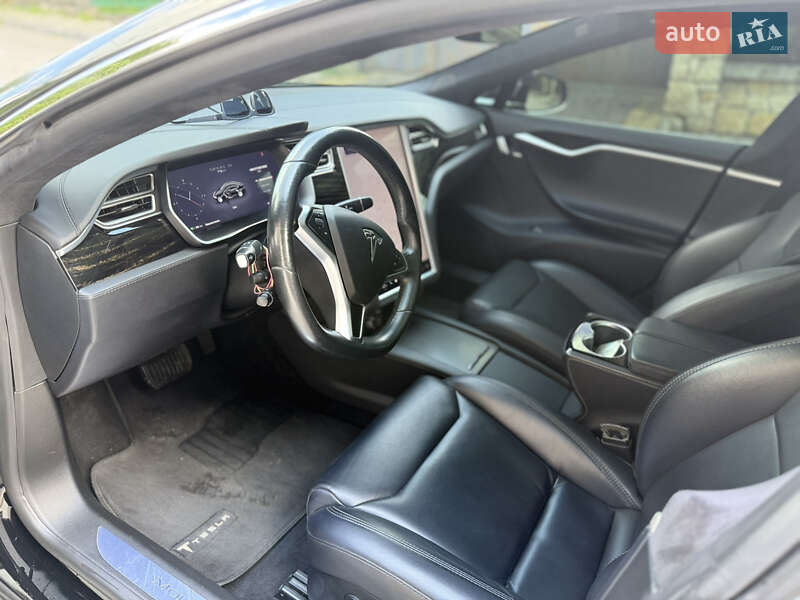 Ліфтбек Tesla Model S 2017 в Львові