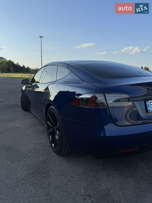 Ліфтбек Tesla Model S 2016 в Львові
