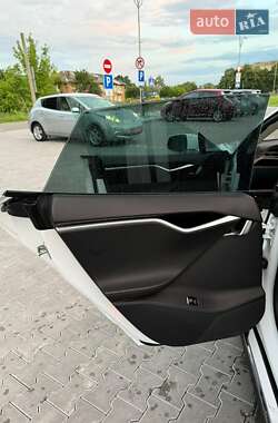 Ліфтбек Tesla Model S 2014 в 