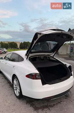 Ліфтбек Tesla Model S 2014 в 