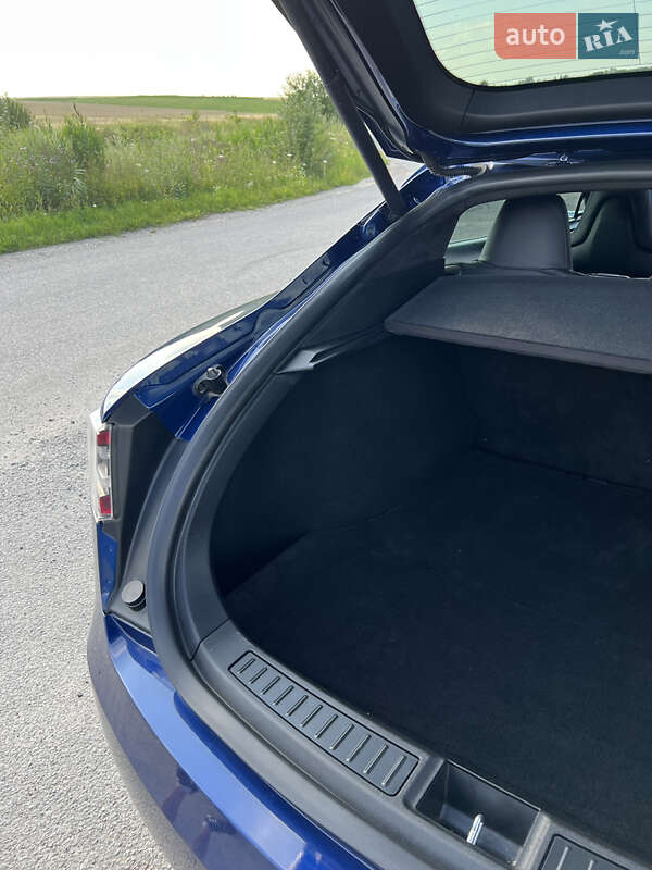 Лифтбек Tesla Model S 2016 в Тернополе