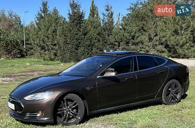 Лифтбек Tesla Model S 2013 в 