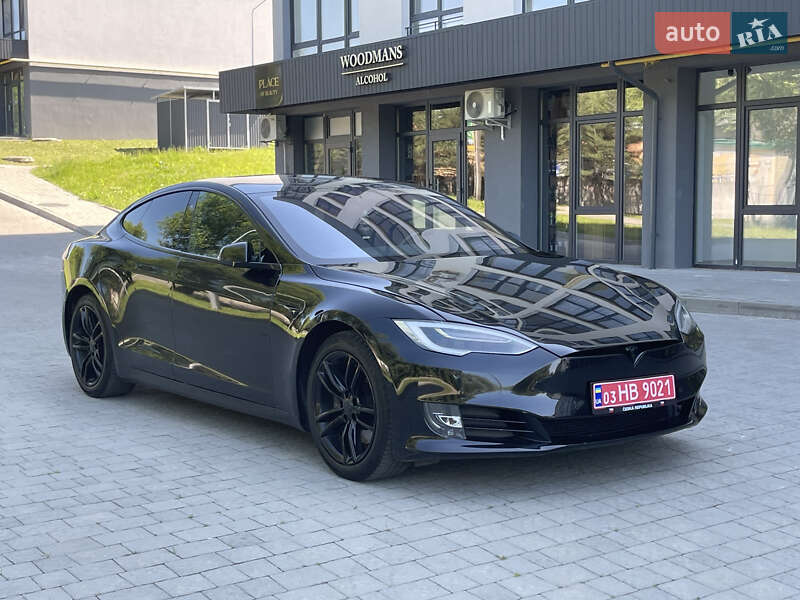 Ліфтбек Tesla Model S 2019 в Новояворівську