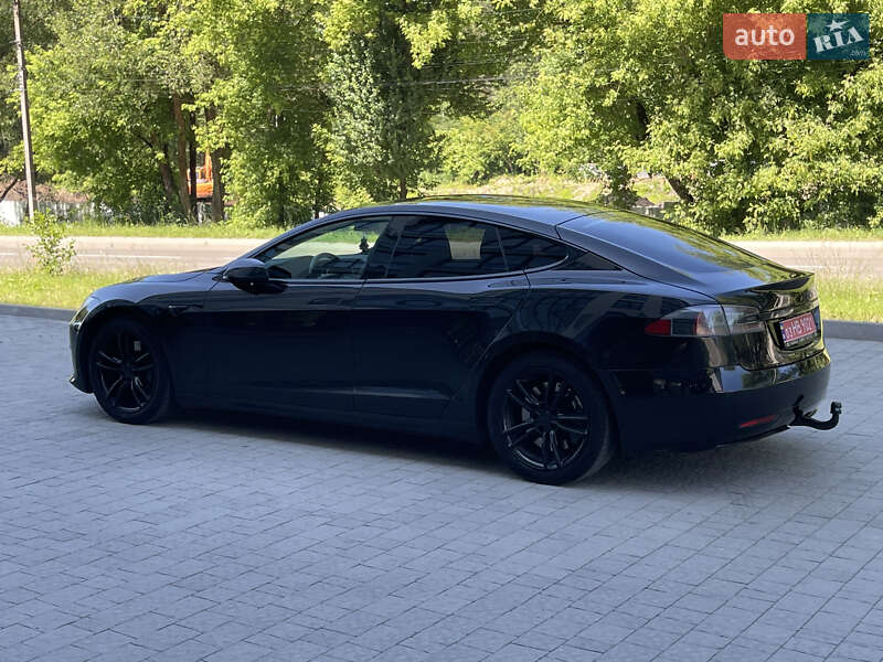 Ліфтбек Tesla Model S 2019 в Новояворівську