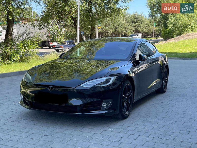 Ліфтбек Tesla Model S 2019 в Новояворівську