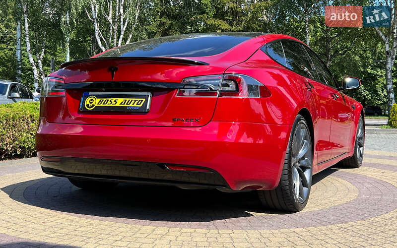 Лифтбек Tesla Model S 2016 в Львове