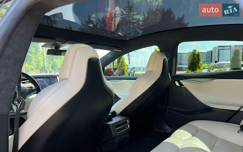 Лифтбек Tesla Model S 2016 в Львове