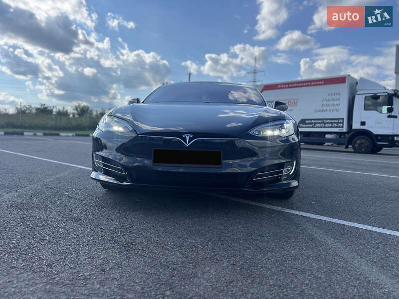 Лифтбек Tesla Model S 2018 в 