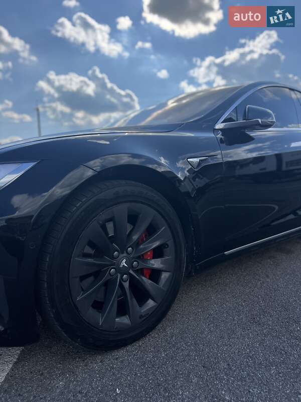 Лифтбек Tesla Model S 2018 в Ровно